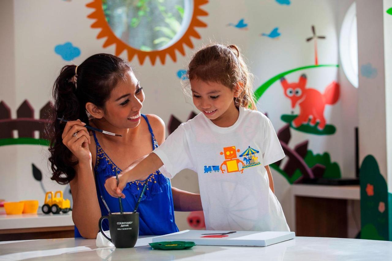 Courtyard By Marriott Bali Seminyak Resort Eksteriør billede A child and her mother at the Legoland Discovery Centre in Bangkok, Thailand