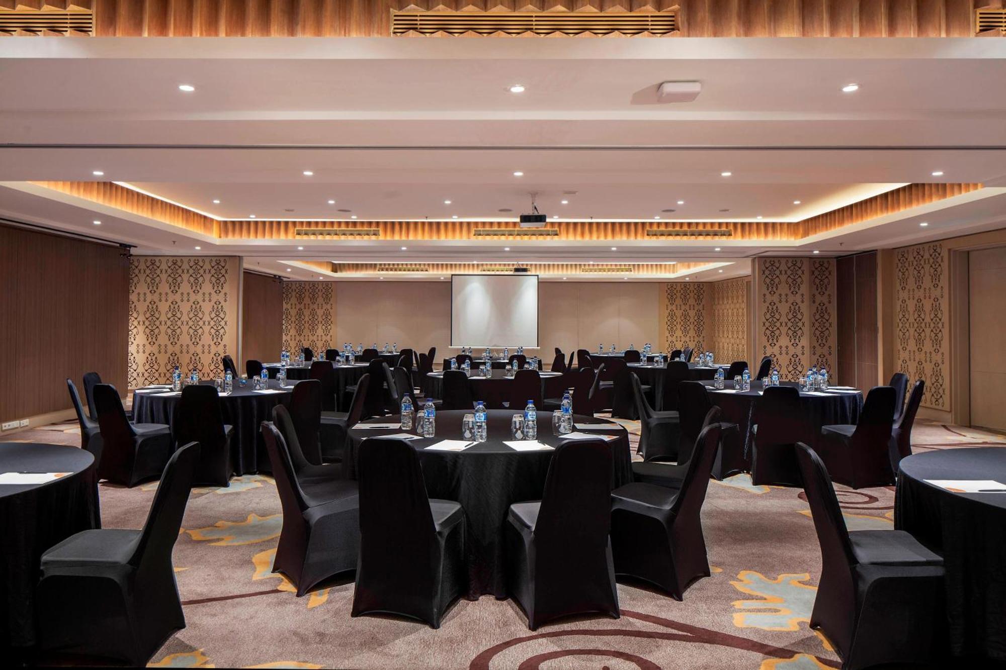Courtyard By Marriott Bali Seminyak Resort Eksteriør billede The ballroom