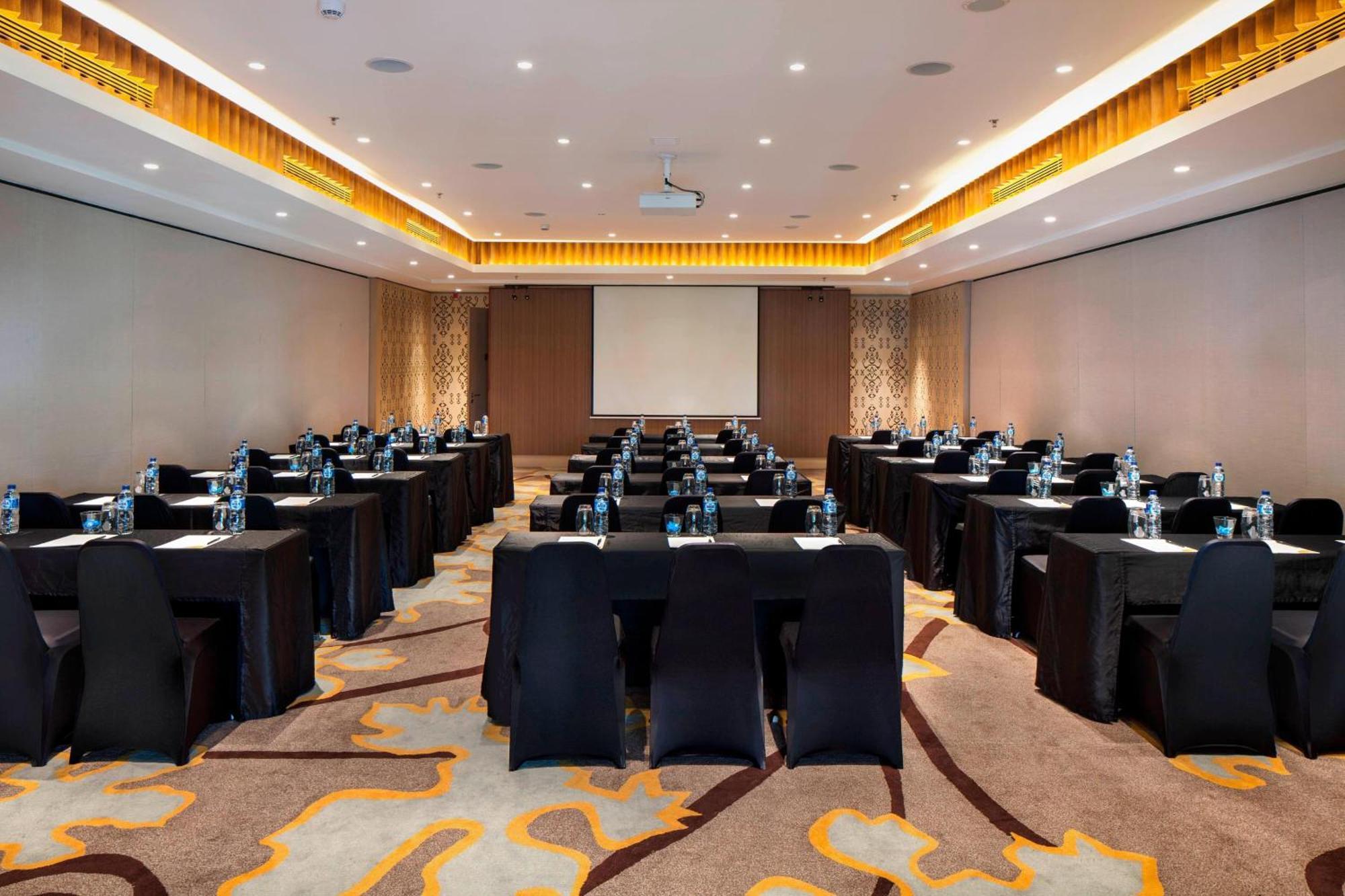Courtyard By Marriott Bali Seminyak Resort Eksteriør billede Meeting room