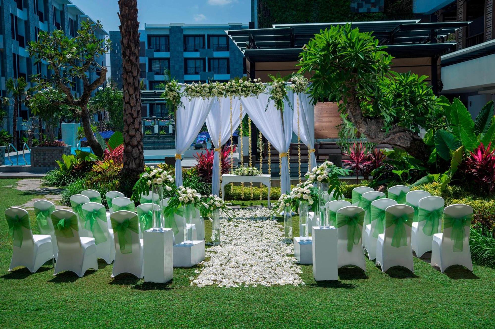 Courtyard By Marriott Bali Seminyak Resort Eksteriør billede The Westin Orchard, Manila