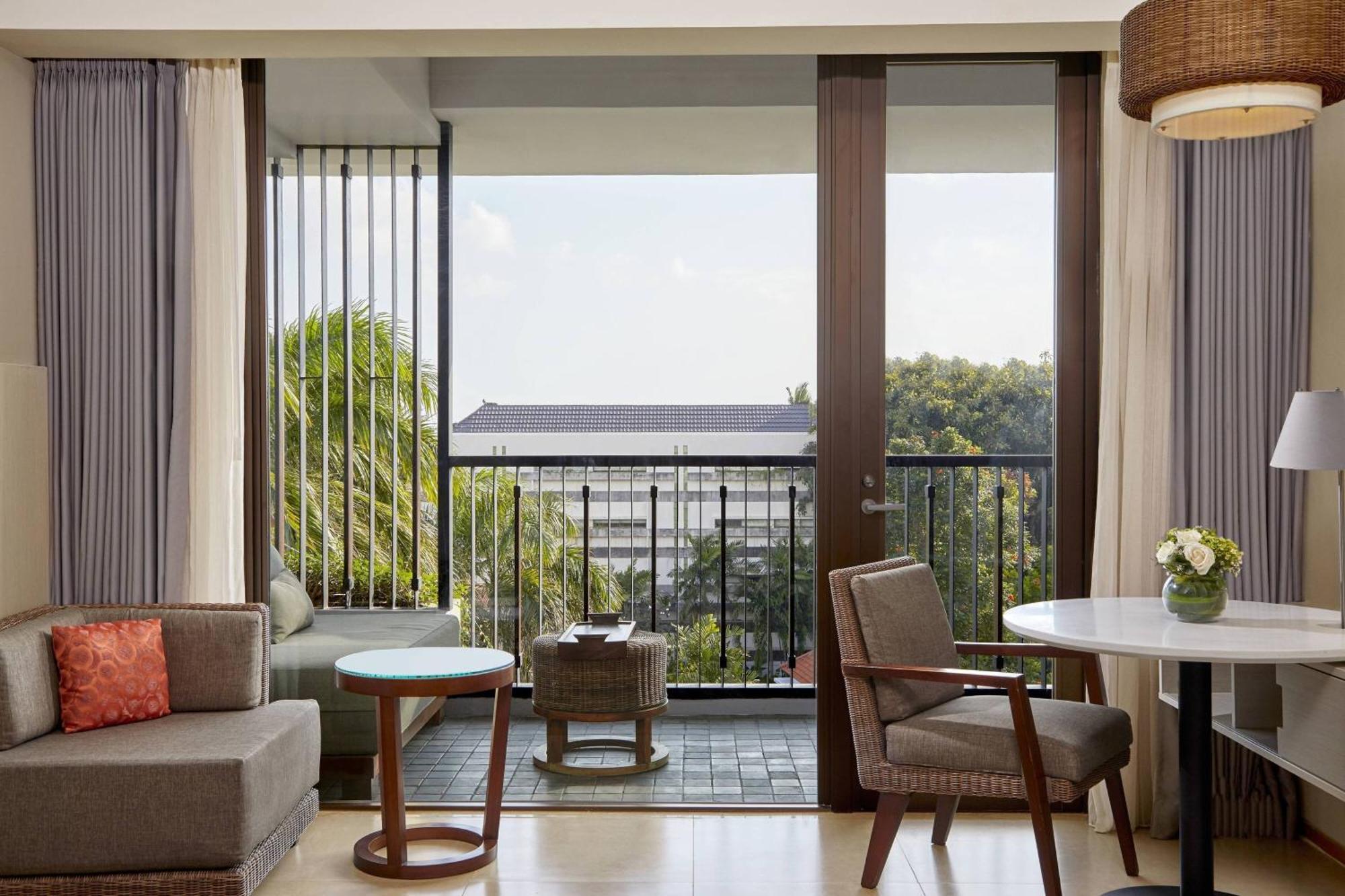 Courtyard By Marriott Bali Seminyak Resort Eksteriør billede A suite at the hotel